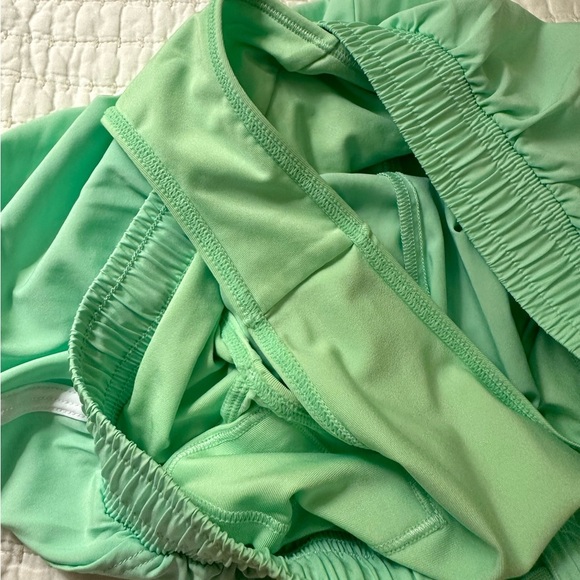 Alo Yoga Ivy League Dolphin Short - Ultramint XS - Picture 6 of 6